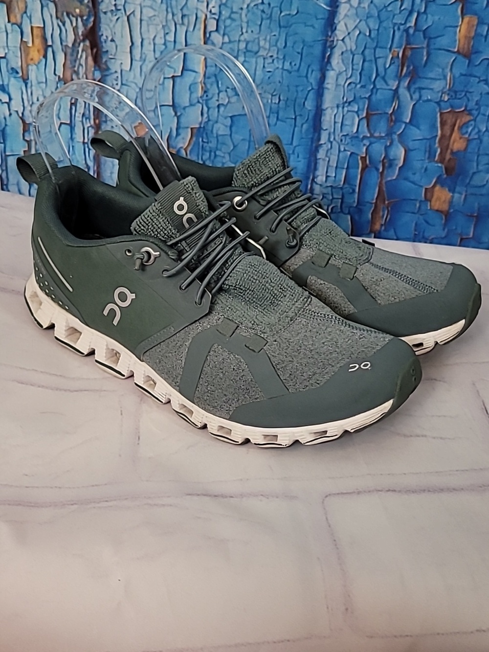 On Running Athletic Shoes - Picture 3 of 9